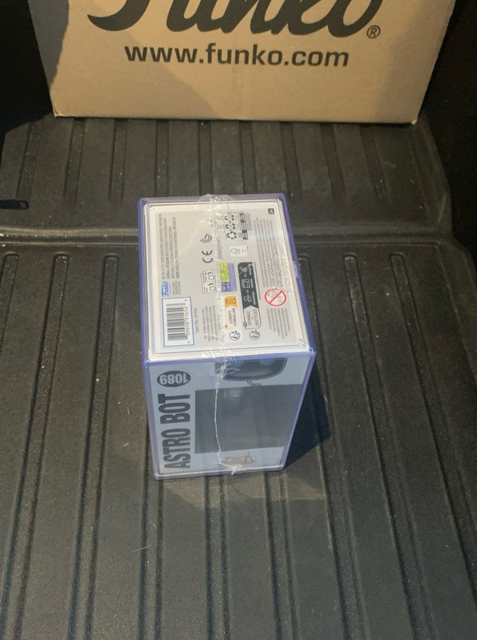 Astro Bot Funko Pop! Vinyl Astro Bot Funko Exclusive #1089 W/ Protector In Hand