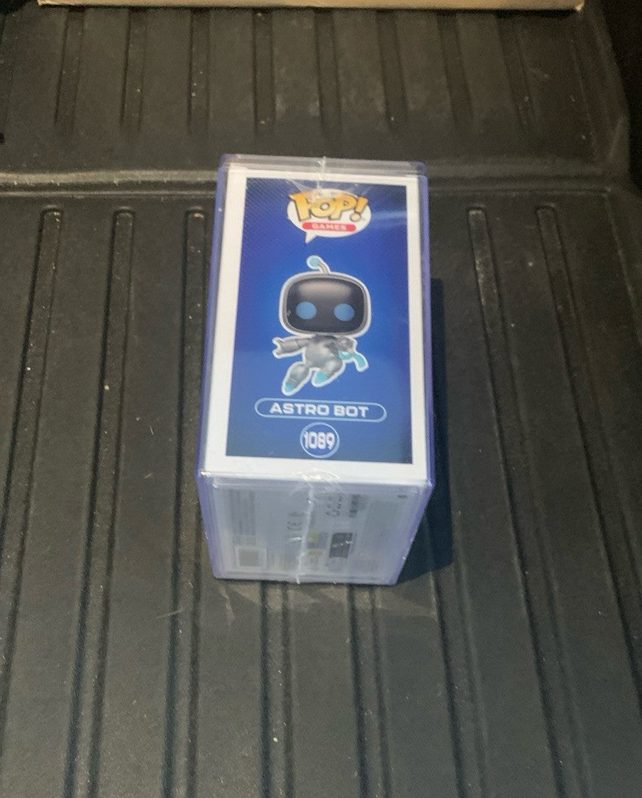 Astro Bot Funko Pop! Vinyl Astro Bot Funko Exclusive #1089 W/ Protector In Hand