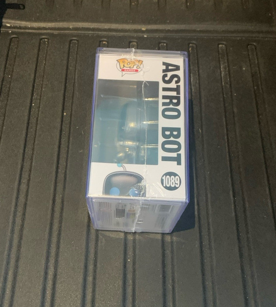 Astro Bot Funko Pop! Vinyl Astro Bot Funko Exclusive #1089 W/ Protector In Hand